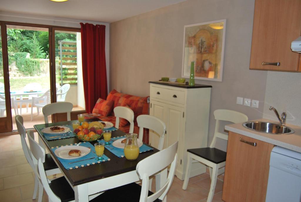 Lagrange Grand Bleu Vacances – Résidence La Closerie Barjac  Esterno foto
